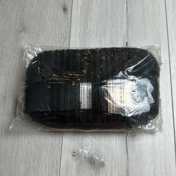Lululemon Everywhere Fleece Belt Bag Black New‎ With Tags - Picture 2 of 5